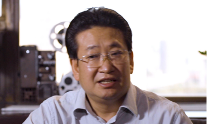 后期剪辑熬到眼睛化脓变成“